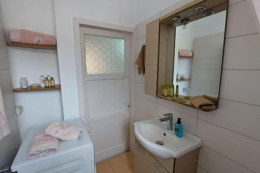 Old Port View Apartment, Διαμέρισμα Στο Κέντρο 2 Υπνοδωματίων Korfu Dış mekan fotoğraf
