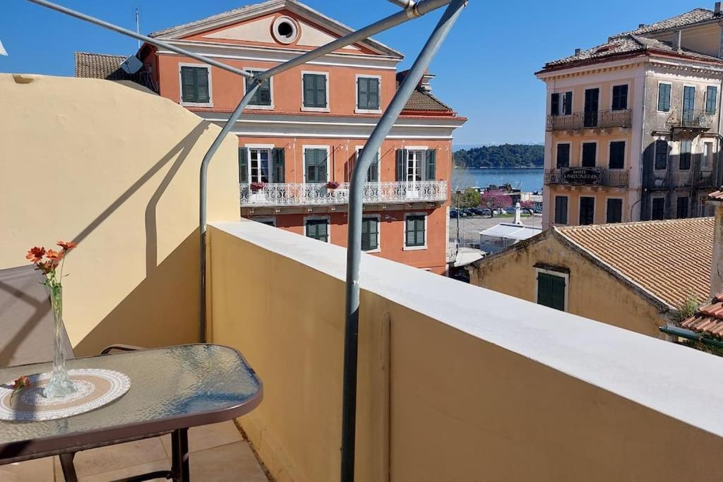 Old Port View Apartment, Διαμέρισμα Στο Κέντρο 2 Υπνοδωματίων Korfu Dış mekan fotoğraf